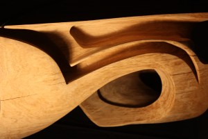 skulptur-couchtisch-design-holz