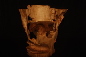 holz-skulptur-kunstwerk