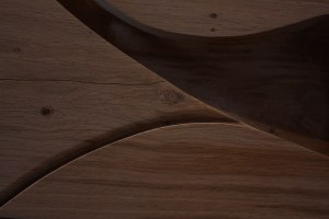 holzkunst-couchtisch-skulptur