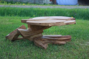 holzskulptur-tisch